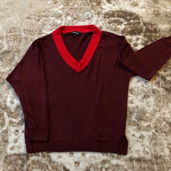 Express Color Block V-Neck - Picture 2 of 3